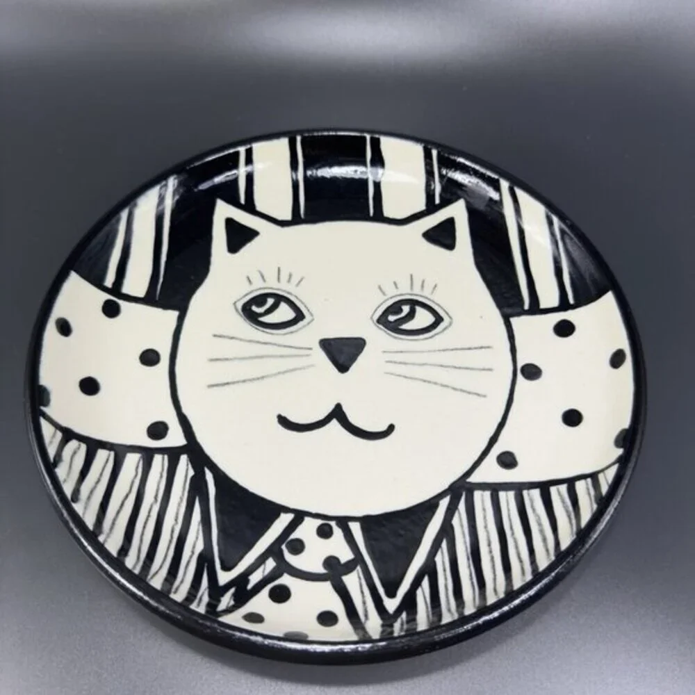 1990s Studio Art Pottery Round‎ Dish Plate Of Kitty Cat Signed Kietzen Vintage